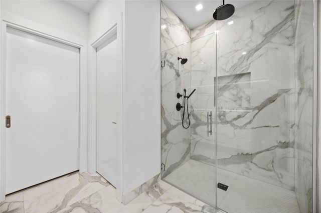 1711 Allen Pkwy 1907, Houston, TX 77019