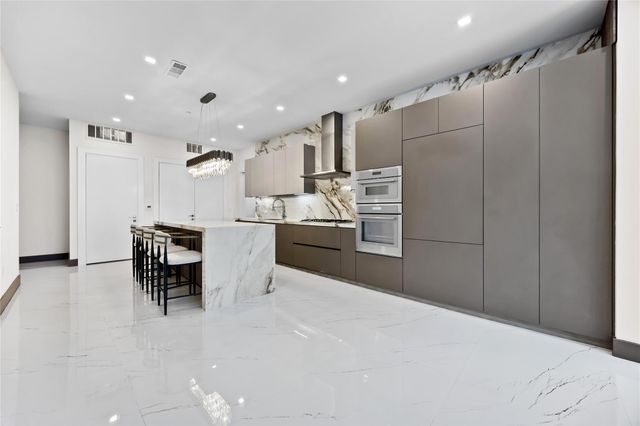 1711 Allen Pkwy 1907, Houston, TX 77019