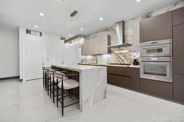 1711 Allen Pkwy 1907, Houston, TX 77019