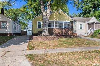 2353 S 8TH Street, Springfield, IL 62703