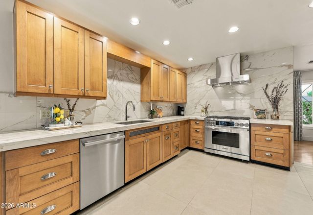 6725 E HOLLY Street, Scottsdale, AZ 85257