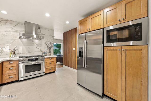 6725 E HOLLY Street, Scottsdale, AZ 85257
