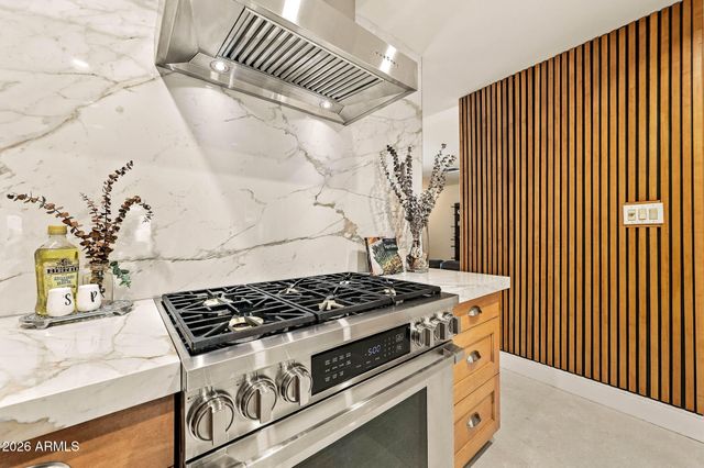 6725 E HOLLY Street, Scottsdale, AZ 85257