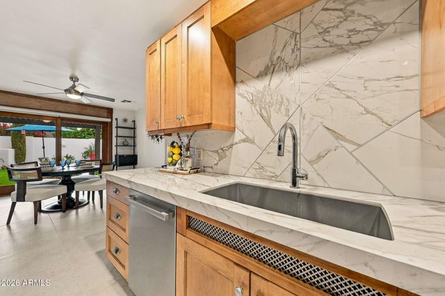 6725 E HOLLY Street, Scottsdale, AZ 85257