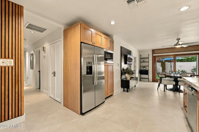 6725 E HOLLY Street, Scottsdale, AZ 85257