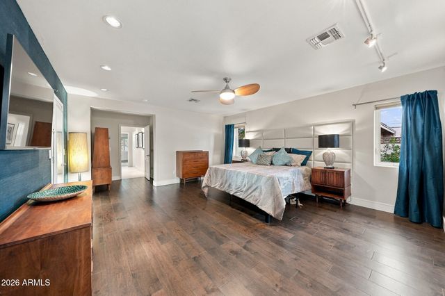 6725 E HOLLY Street, Scottsdale, AZ 85257