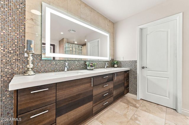 6725 E HOLLY Street, Scottsdale, AZ 85257