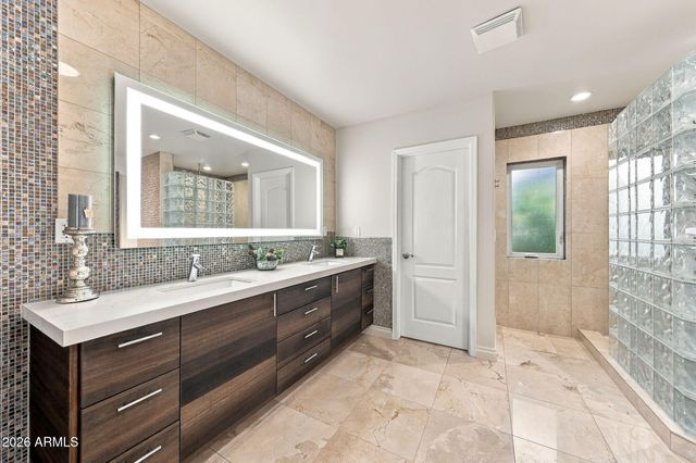 6725 E HOLLY Street, Scottsdale, AZ 85257