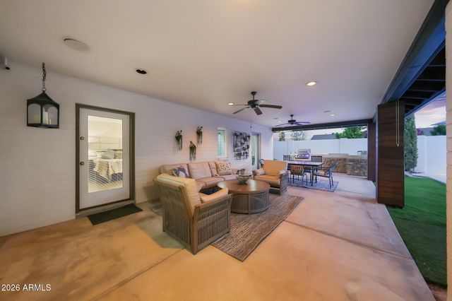 6725 E HOLLY Street, Scottsdale, AZ 85257