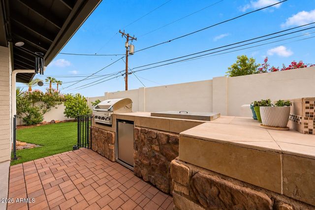 6725 E HOLLY Street, Scottsdale, AZ 85257