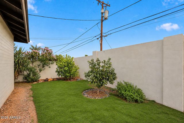 6725 E HOLLY Street, Scottsdale, AZ 85257