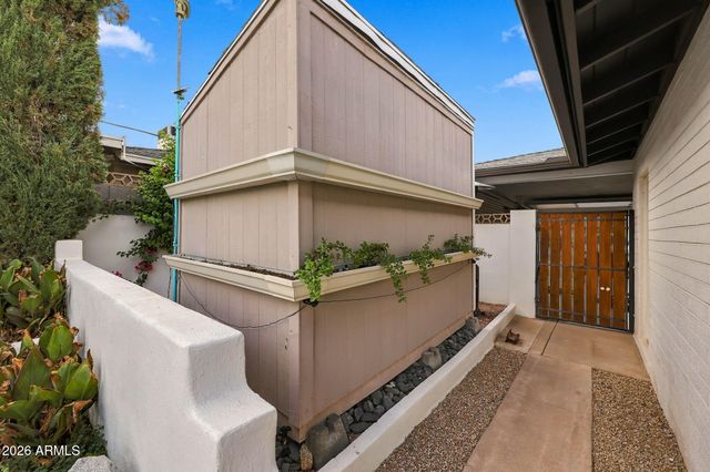 6725 E HOLLY Street, Scottsdale, AZ 85257