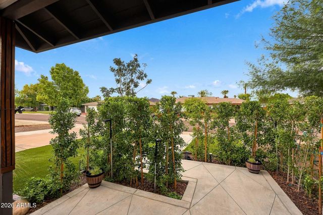 6725 E HOLLY Street, Scottsdale, AZ 85257