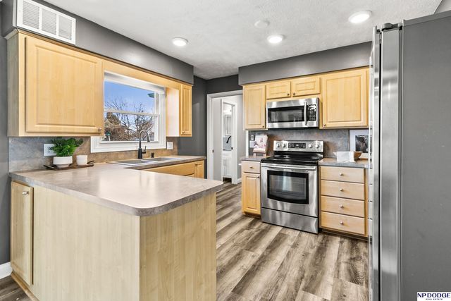 1917 S 167th Avenue Circle, Omaha, NE 68130