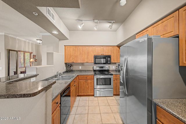 7401 W ARROWHEAD CLUBHOUSE Drive 2087, Glendale, AZ 85308