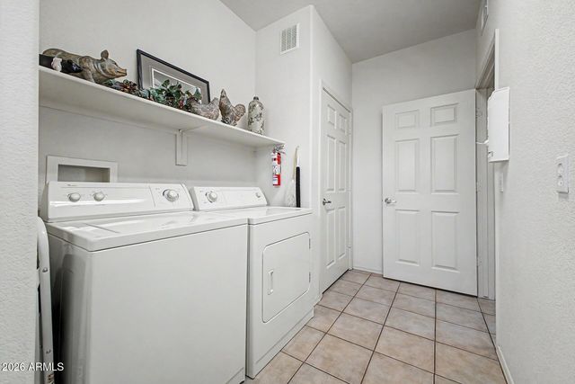 7401 W ARROWHEAD CLUBHOUSE Drive 2087, Glendale, AZ 85308