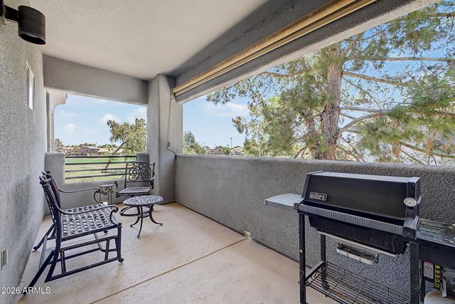 7401 W ARROWHEAD CLUBHOUSE Drive 2087, Glendale, AZ 85308