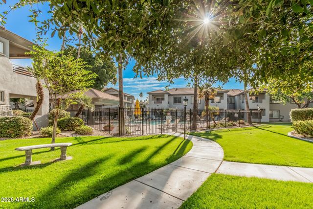 7401 W ARROWHEAD CLUBHOUSE Drive 2087, Glendale, AZ 85308