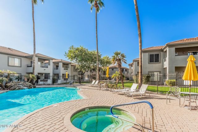 7401 W ARROWHEAD CLUBHOUSE Drive 2087, Glendale, AZ 85308
