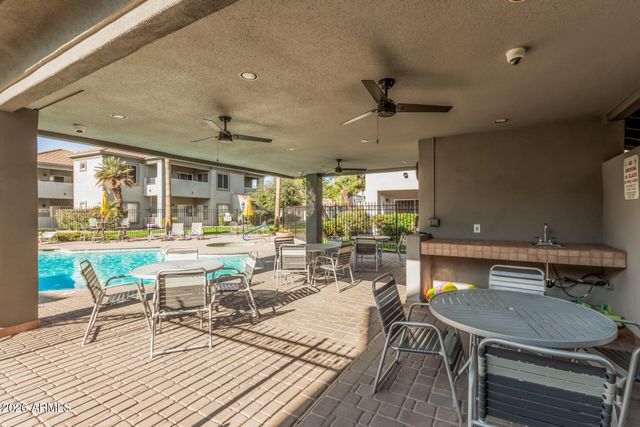 7401 W ARROWHEAD CLUBHOUSE Drive 2087, Glendale, AZ 85308