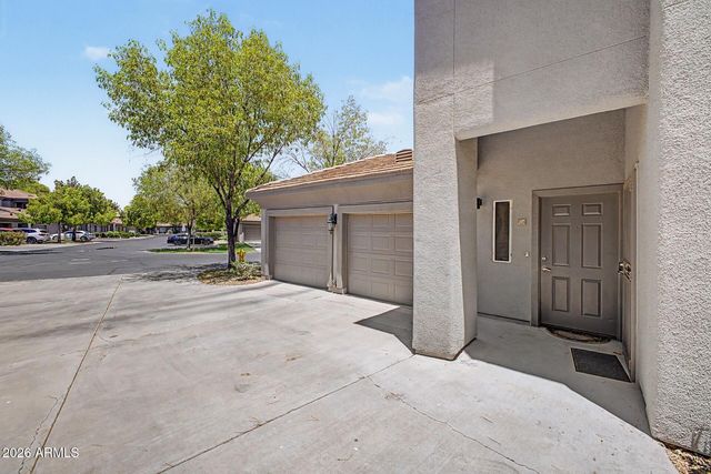 7401 W ARROWHEAD CLUBHOUSE Drive 2087, Glendale, AZ 85308