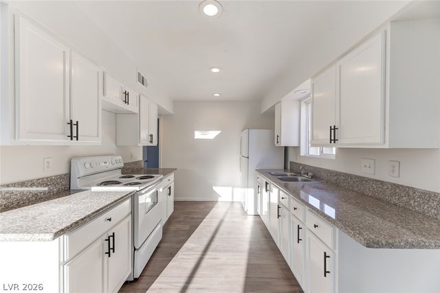 29 Gold Bar Court B, Las Vegas, NV 89110