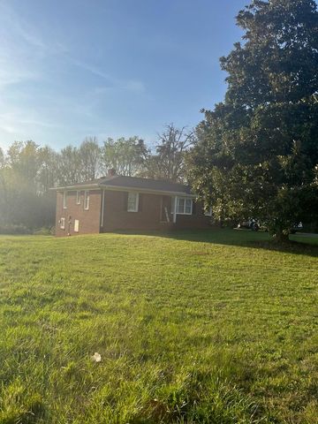 424 Dewberry Road, Cowpens, SC 29330