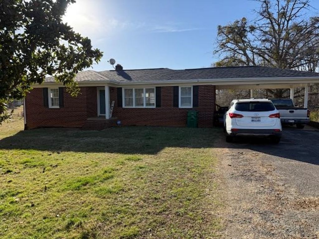 424 Dewberry Road, Cowpens, SC 29330