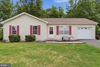 109 THOREAU DR, Inwood, WV 25428