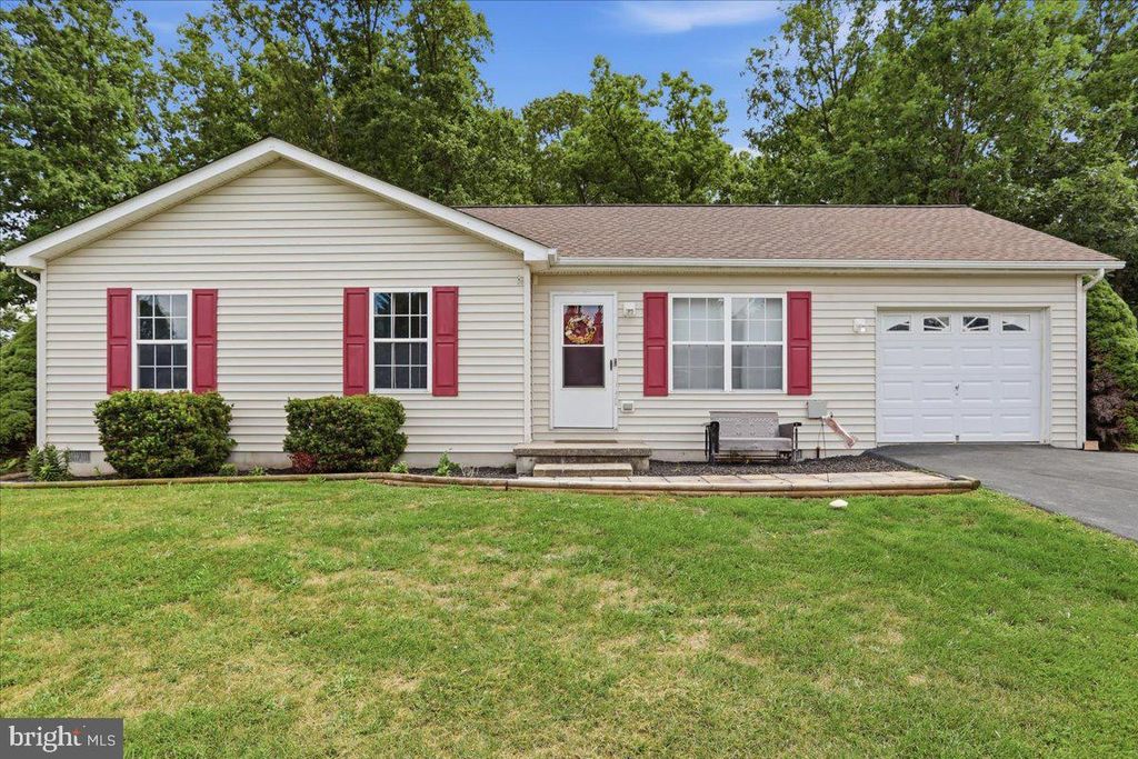 109 THOREAU DR, Inwood, WV 25428