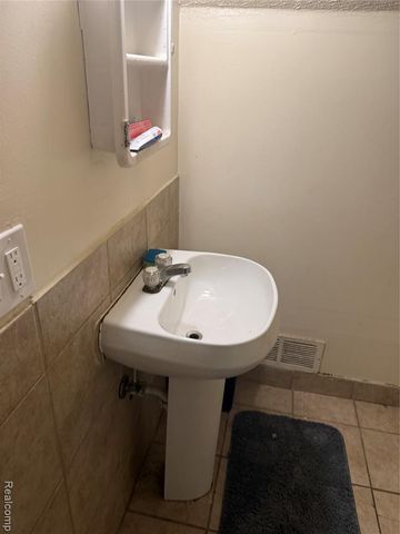 9180 Devonshire Road, Detroit, MI 48224