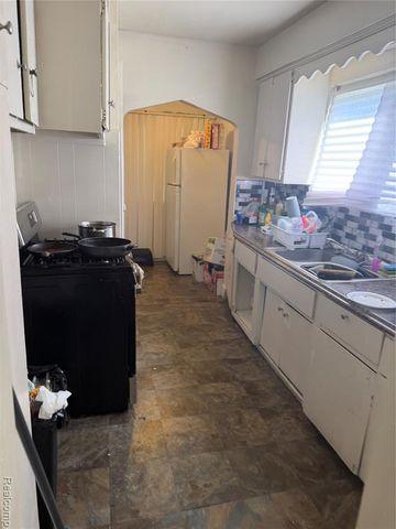 9180 Devonshire Road, Detroit, MI 48224