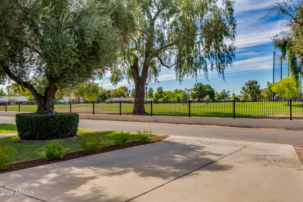 6219 N 11TH Avenue, Phoenix, AZ 85013 — photo 5