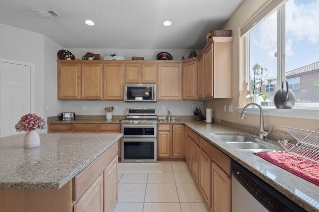 213 Paseo Vista Loop NE, Rio Rancho, NM 87124