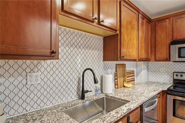 4514 Broadway Boulevard 2A, Kansas City, MO 64111