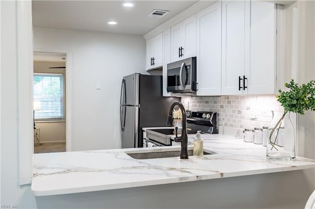 1110 Crist PL, Virginia Beach, VA 23454