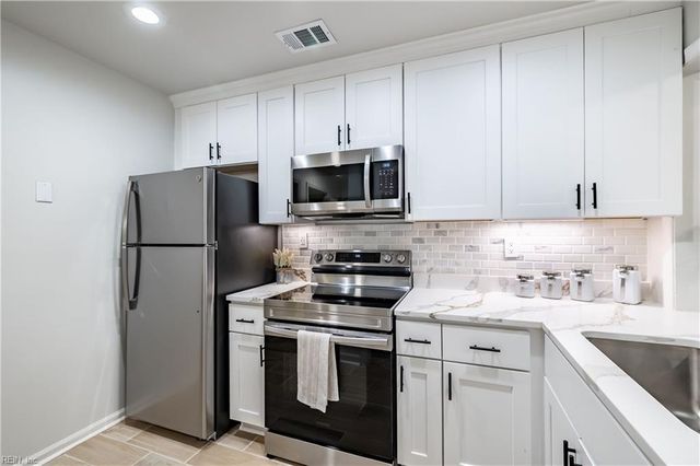 1110 Crist PL, Virginia Beach, VA 23454