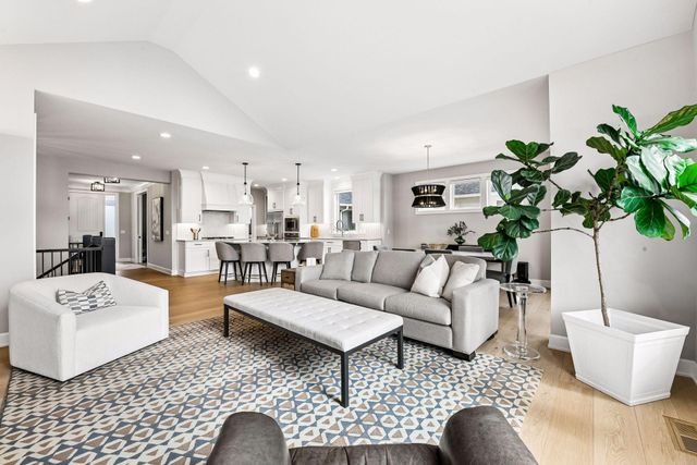 7100 Highland Court, Eden Prairie, MN 55346