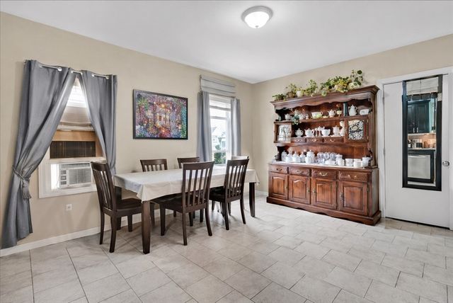 38 Whitman St, Chicopee, MA 01013