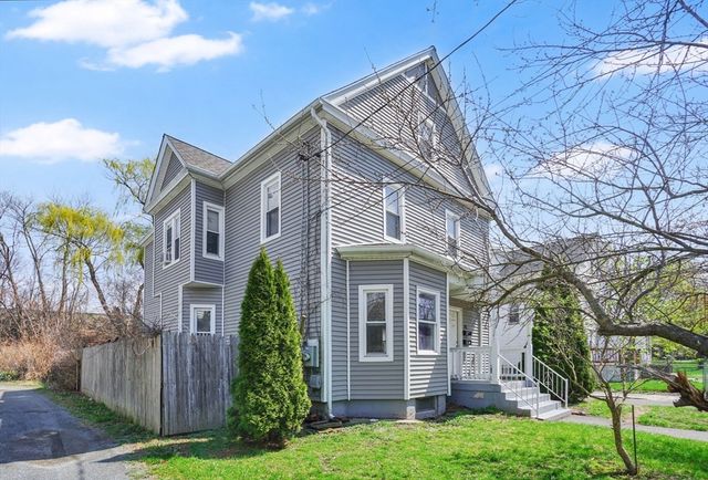 38 Whitman St, Chicopee, MA 01013