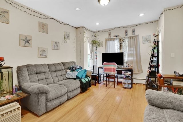 38 Whitman St, Chicopee, MA 01013