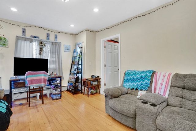 38 Whitman St, Chicopee, MA 01013