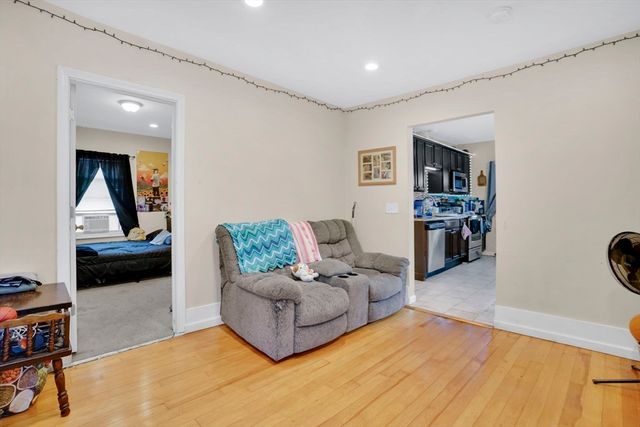 38 Whitman St, Chicopee, MA 01013