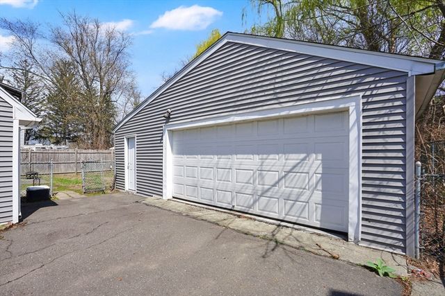 38 Whitman St, Chicopee, MA 01013