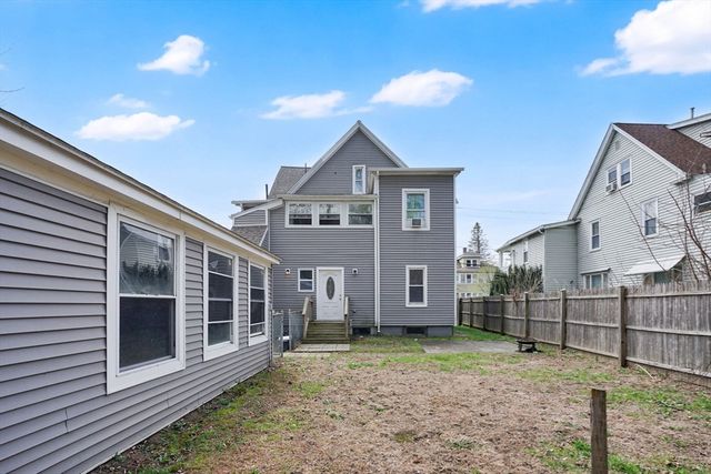 38 Whitman St, Chicopee, MA 01013