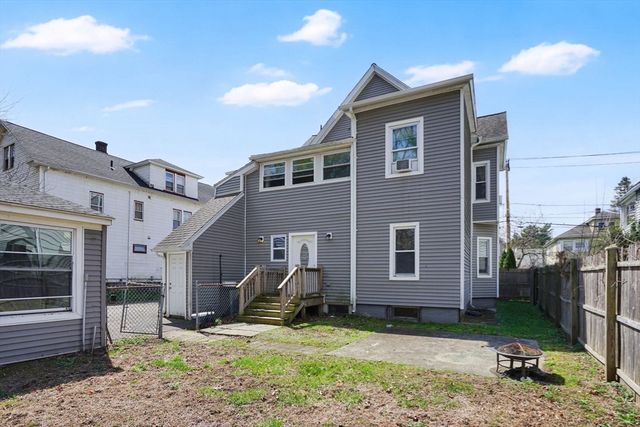 38 Whitman St, Chicopee, MA 01013