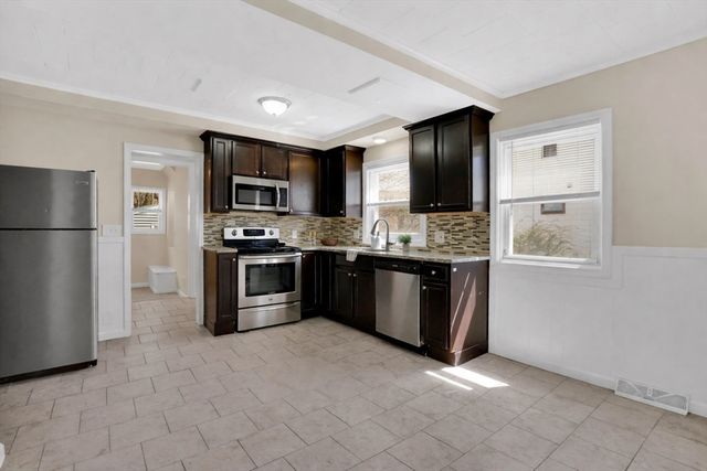 38 Whitman St, Chicopee, MA 01013