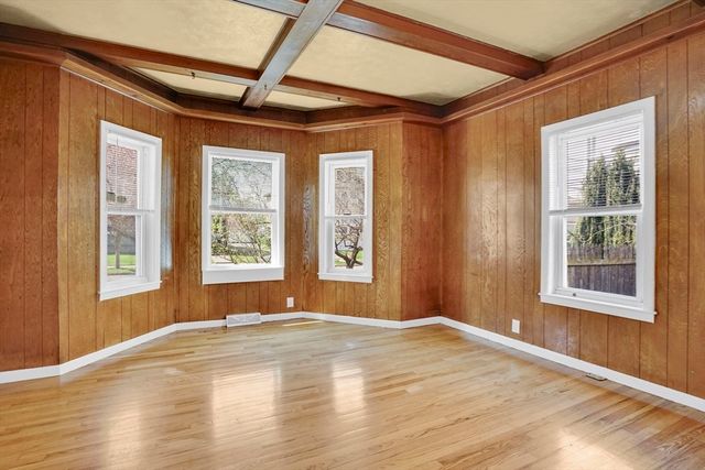 38 Whitman St, Chicopee, MA 01013