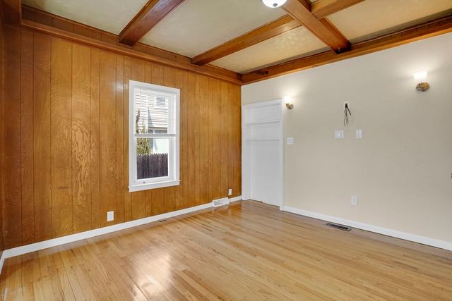 38 Whitman St, Chicopee, MA 01013