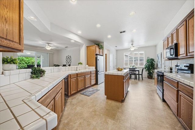 1017 Longhorn Ln, Lincoln, CA 95648